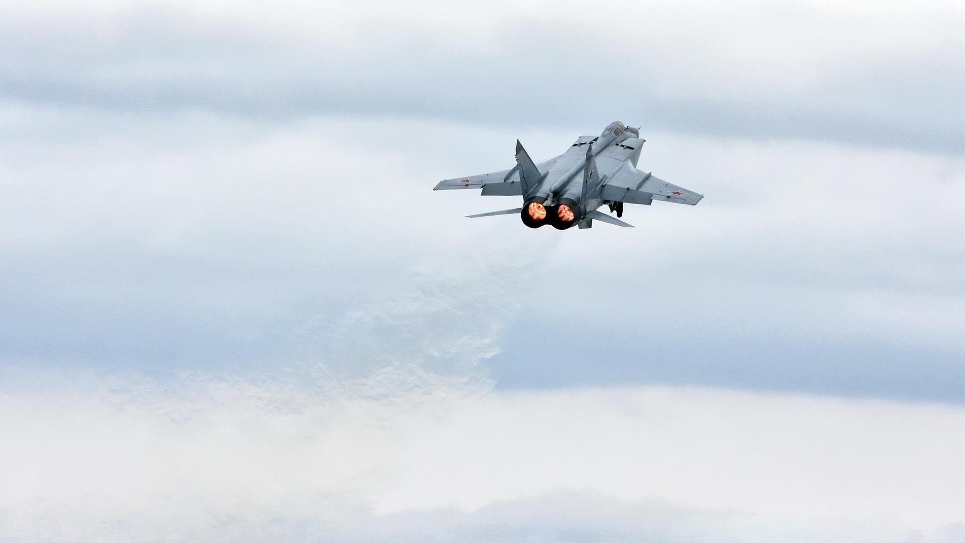 kaiyun网站-亚历克斯·格林伍德稳步提高，成为袋鼠队不可或缺的后防力量，亚历克斯-格林伍德